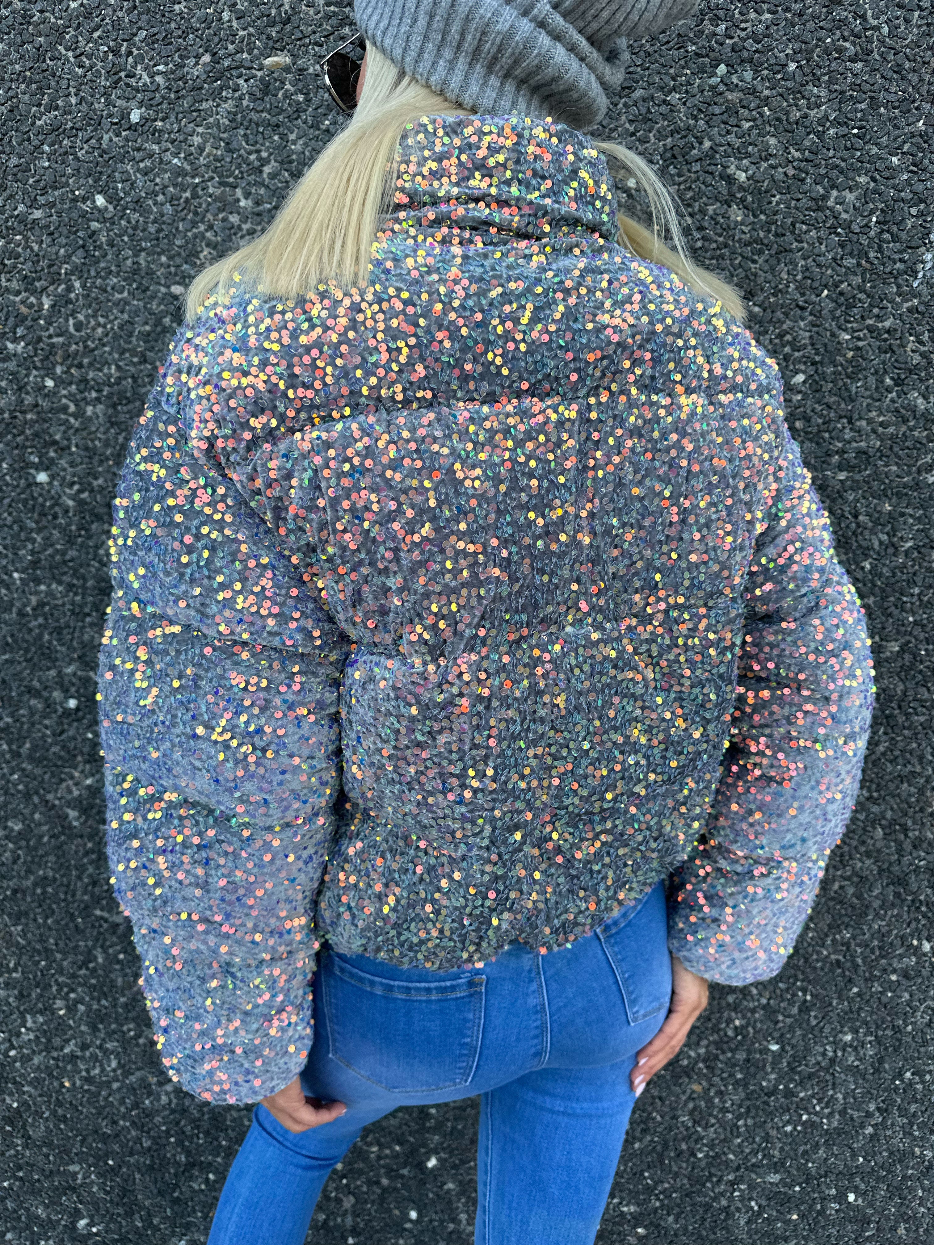 Alena - Kort dunjacka med paljetter